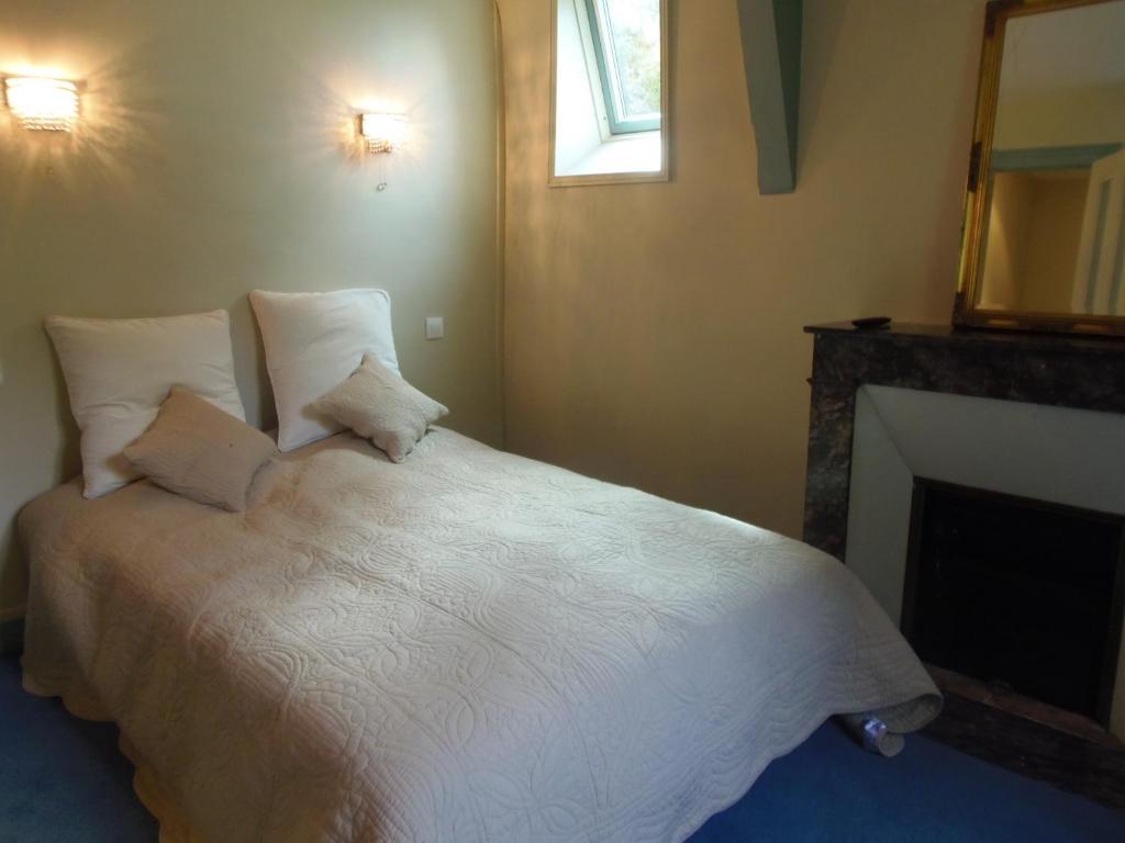 Chateau De Launay Mery-Corbon Room photo